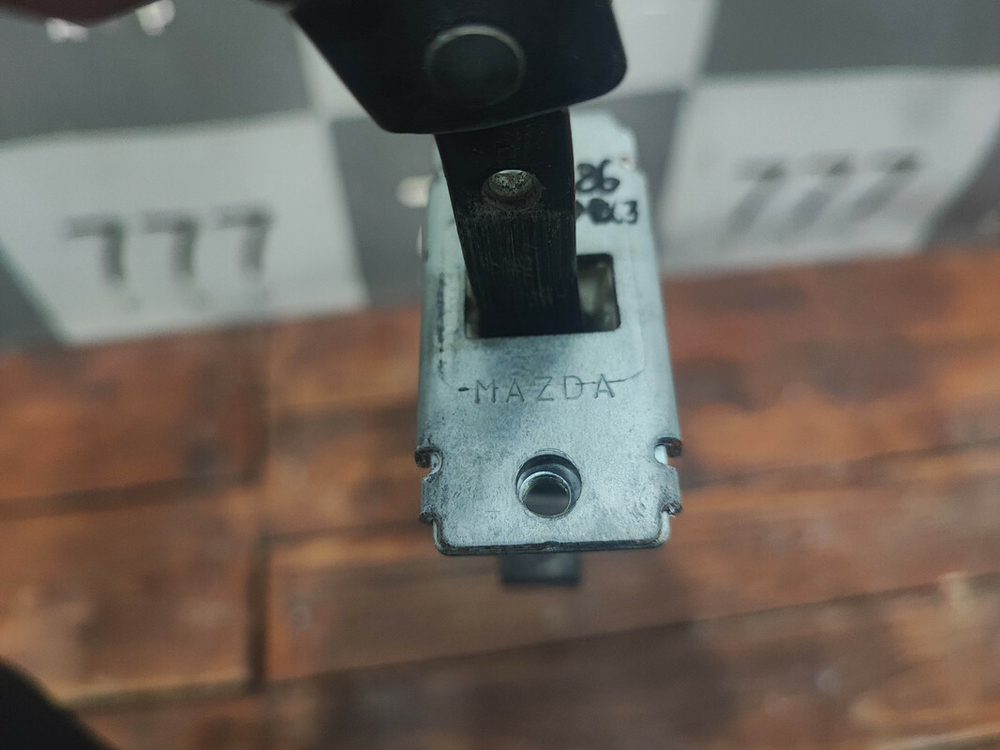 Ограничитель двери задний Mazda 3 (BK) 02-09 Б/У Оригинал BP4K72270E