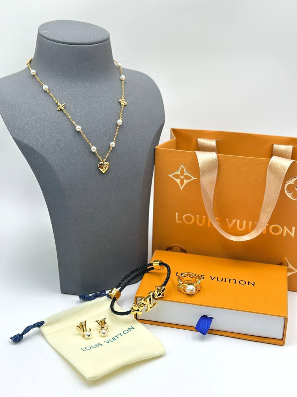 Серьги Louis Vuitton