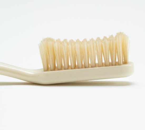 Зубная щетка Captain Fawcett Toothbrush с натуральной щетиной