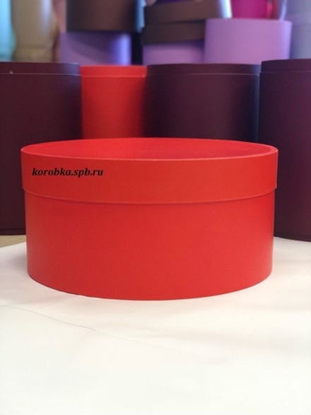 Короткая круглая коробка 32 х 15 см Цвет: Красный . Розница 450 рублей .