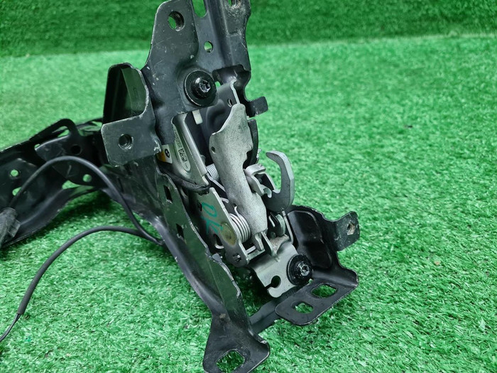 Кронштейн фары левый BMW 3er G20 (2018-н.в.)