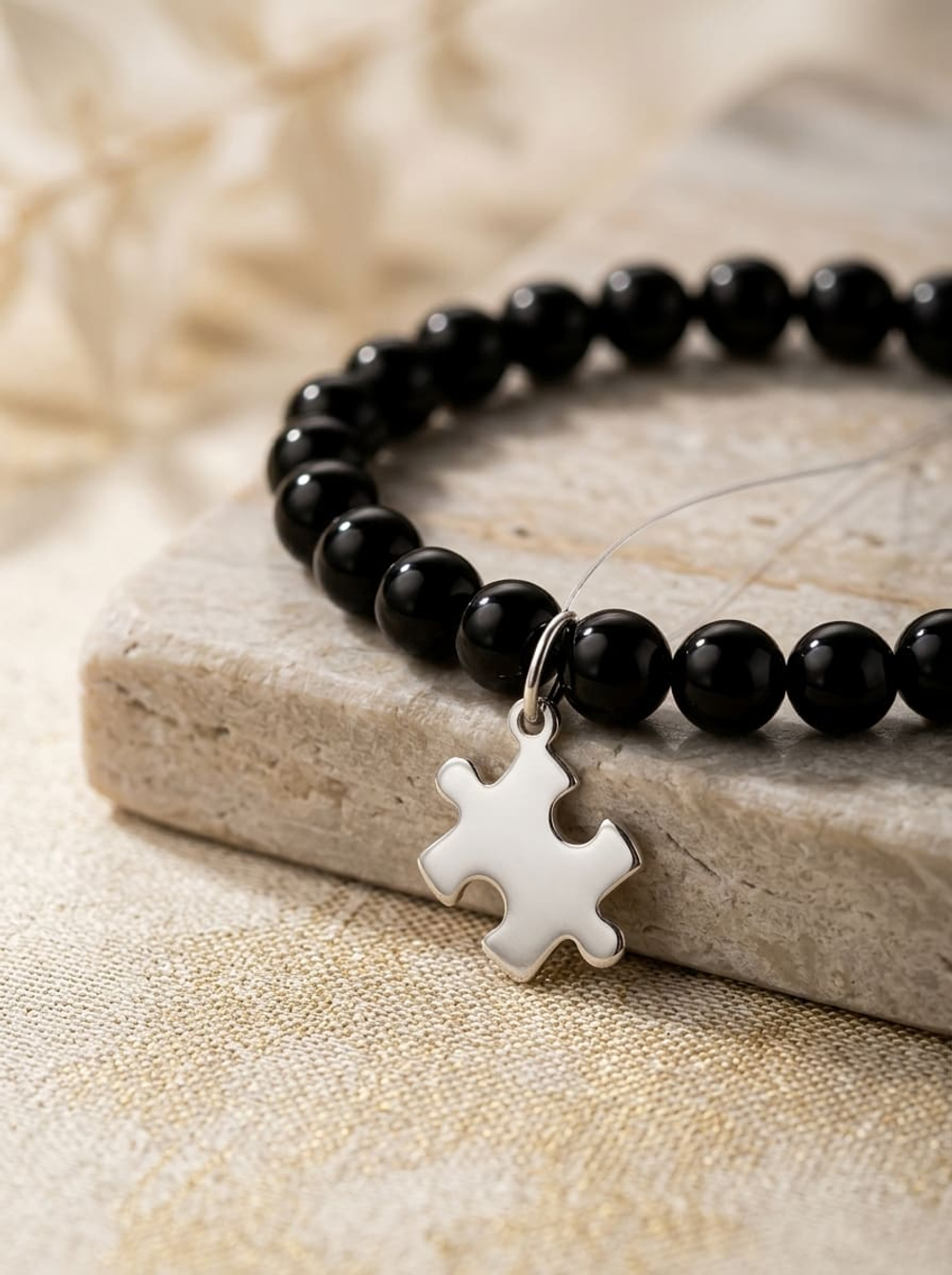 Браслет Чёрный агат 6 мм с подвеской «Пазлик» из серебра