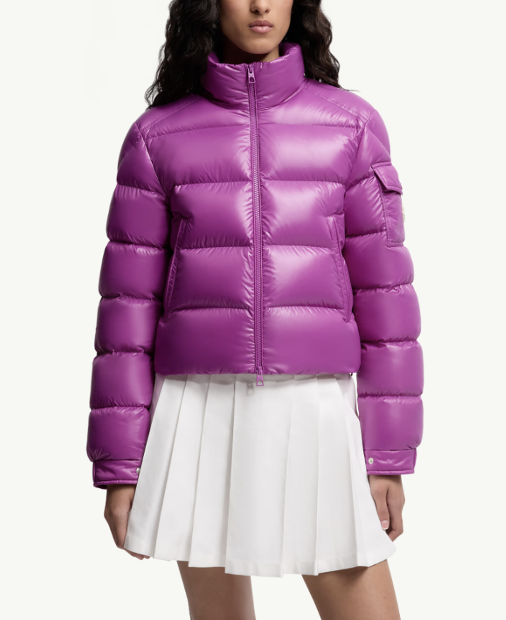 Женская короткая куртка Moncler Petra с глянцевым эффектом и наполнителем из пуха | Цвет фуксия