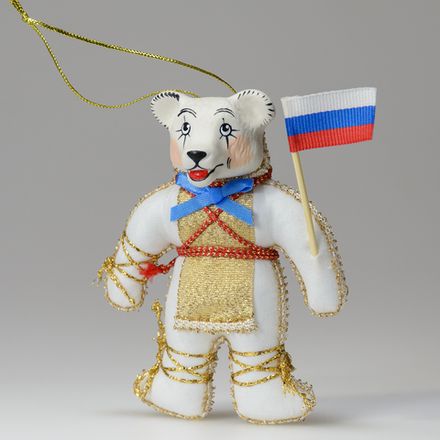 Ёлочная игрушка Медвежонок с флажком