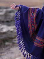 Шерстяной палантин с вышивкой