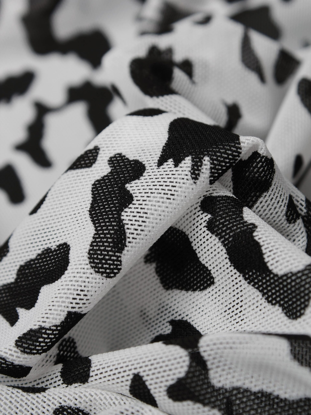 Сетка эластичная белая с черным принтом барс метражом