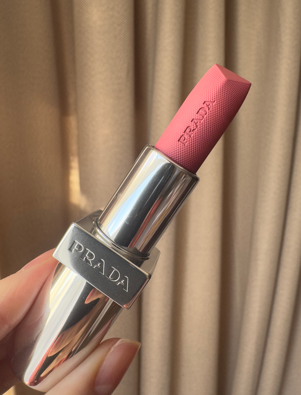 Помада Prada