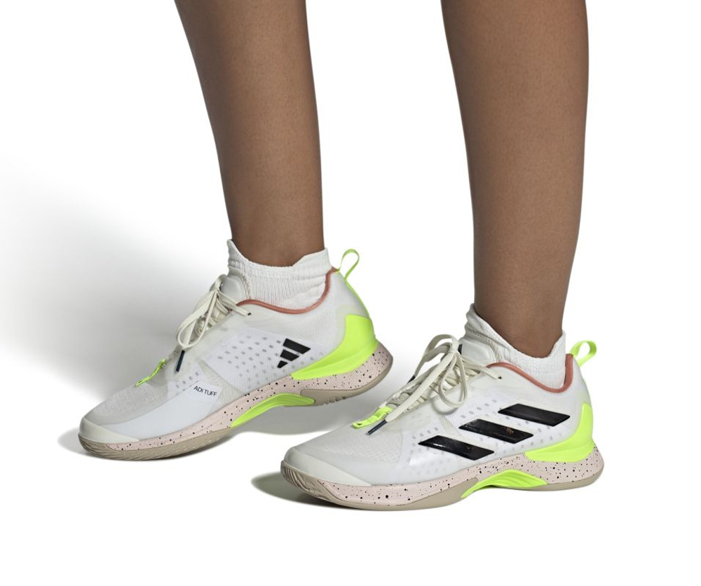 Женские теннисные кроссовки Adidas Avacourt - white/core black/lucid lemon