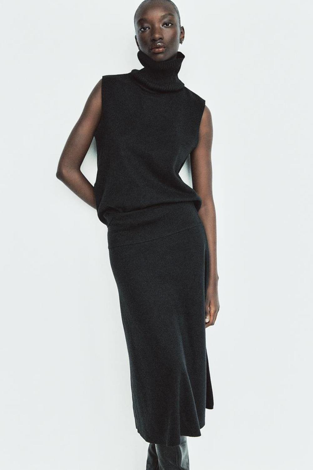 ZARA ТОП ИЗ МЯГКОЙ ТКАНИ С ВЫСОКИМ ВОРОТНИКОМ, ЧЕРНЫЙ