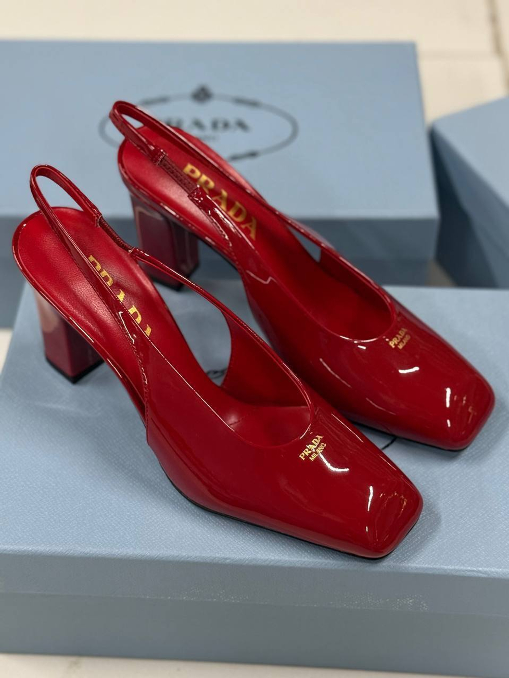Босоножки Prada