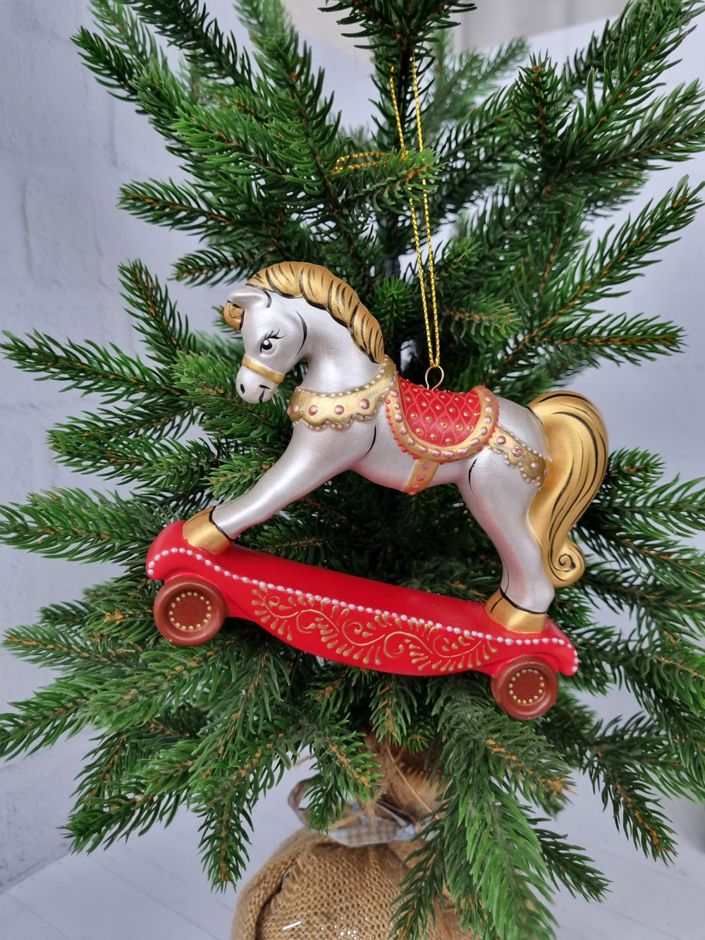 Лошадка Каталка ёлочная игиушка из фарфора