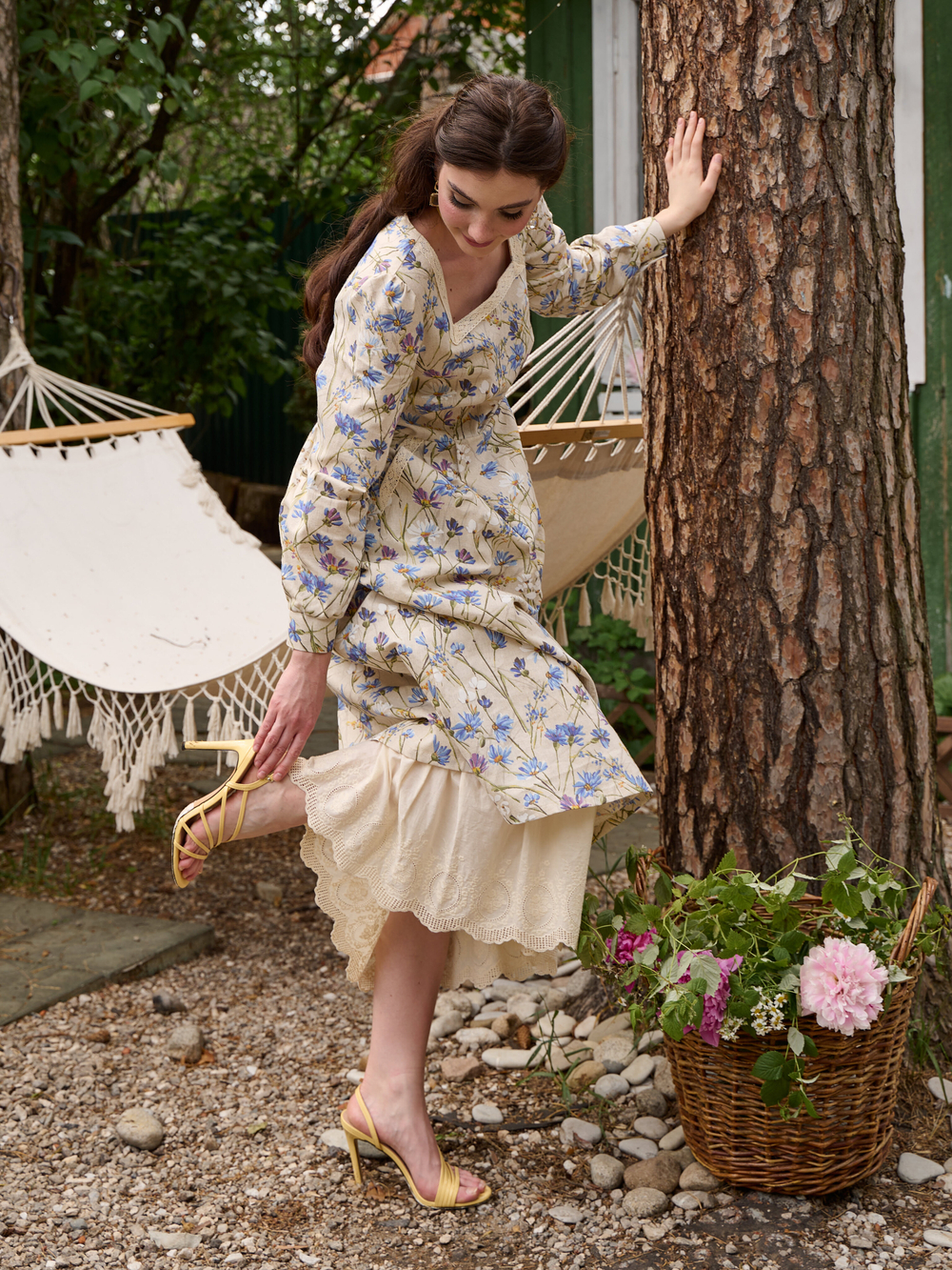 Платье с кружевом длинное