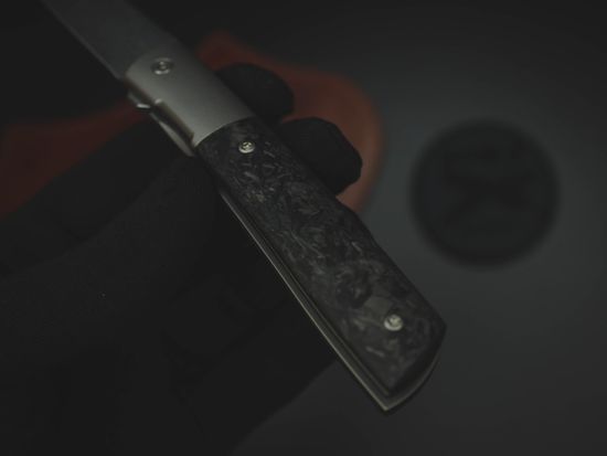 Складной нож Boker 01BO613 Urban Trapper Premium CF c клинком из стали Böhler M390 Microclean®, рукоять титан / карбон