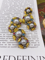 Пуговицы в золотистом и серебристом металле с разноцветными стразами и белым жемчугом