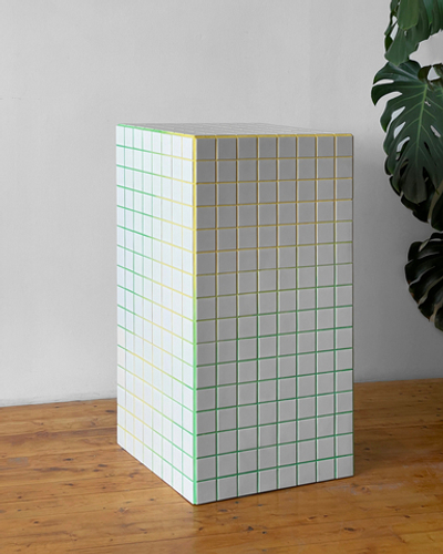 OI OI “2Cube” Постамент из плитки с градиентной затиркой