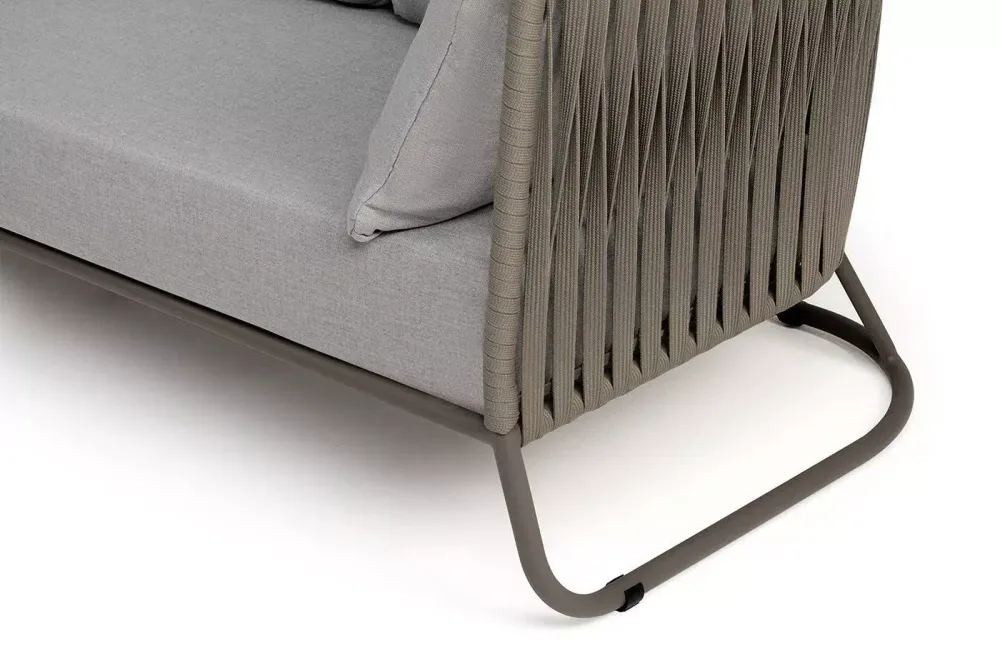 "Багамы" диван 3-местный плетеный из роупа, каркас алюминий бежево-серый (RAL7006) муар, роуп серо-коричневый 23мм, ткань светло-серая