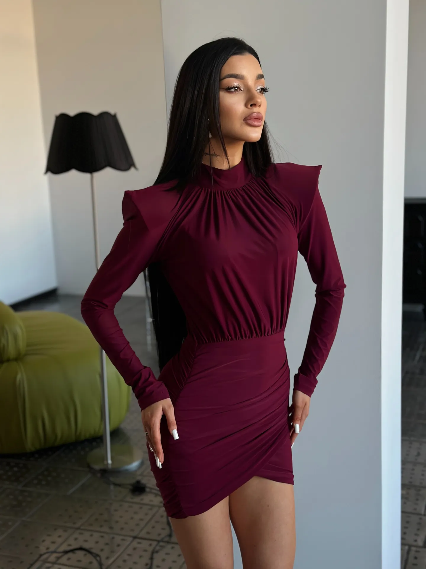 Платье Agdali Brand 1045 однотонное с драпировкой и объемными плечами