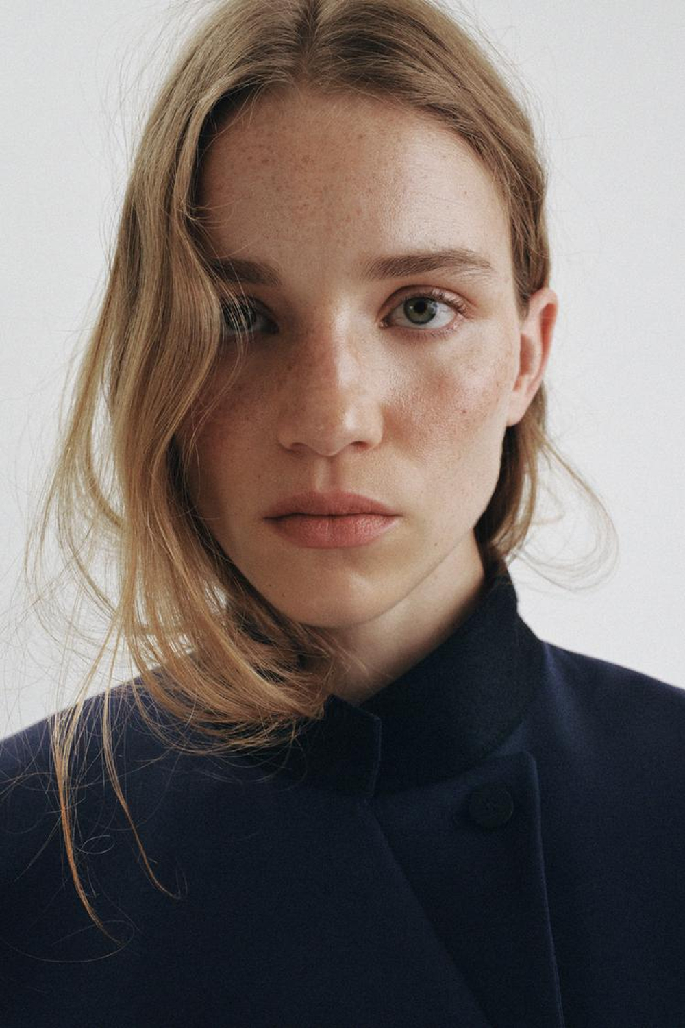 ZARA ПРИТАЛЕННЫЙ БЛЕЙЗЕР С КОНТРАСТНОЙ ОТДЕЛКОЙ — ZW COLLECTION, МОРСКОЙ СИНИЙ