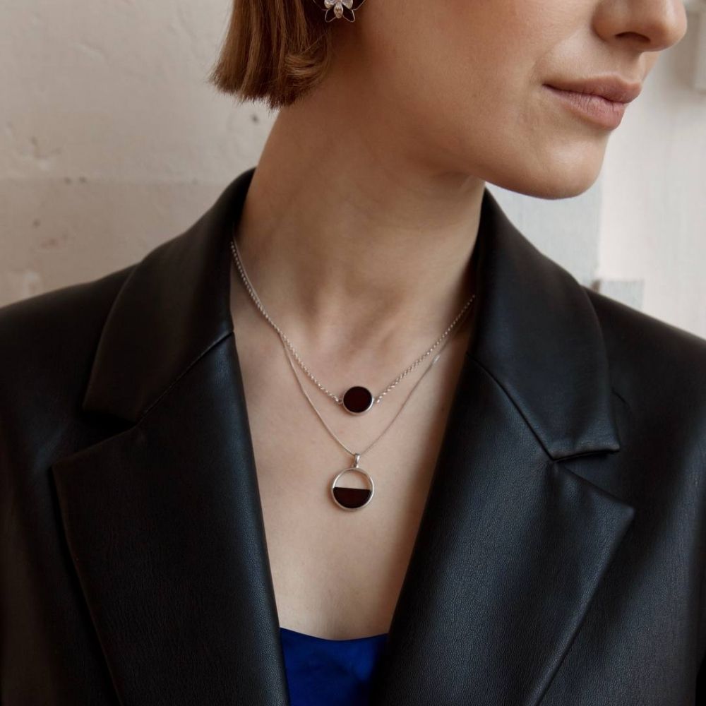 Колье Круг с вишневым янтарем