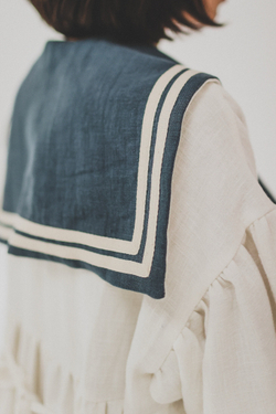 Воротничок-морячка из темно-синей крапивы