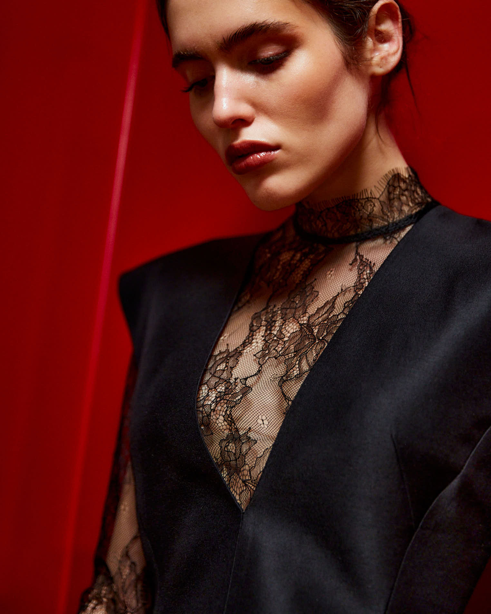 Топ из тонкого кружева черный