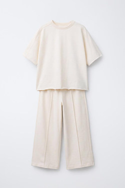 ZARA КОМПЛЕКТ ИЗ ФУТБОЛКИ И БРЮК КЮЛОТ HEAVY WEIGHT С ДЕКОРАТИВНЫМИ ШВАМИ, ЭКРЮ