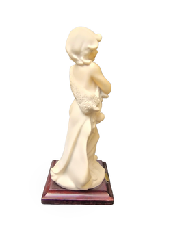 Статуэтка "Девочка с яблоневой веткой" Capodimonte