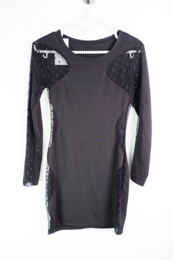 Платье обтягивающего кроя, визуально на 38 размер