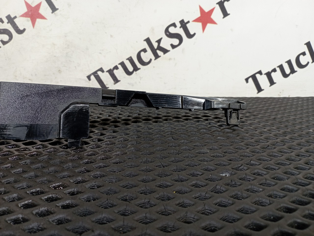 Накладка стеклоочистителя правая