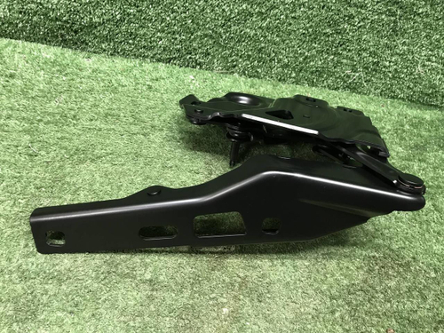 Петля капота правая Porsche Panamera 2 971 (16-24)