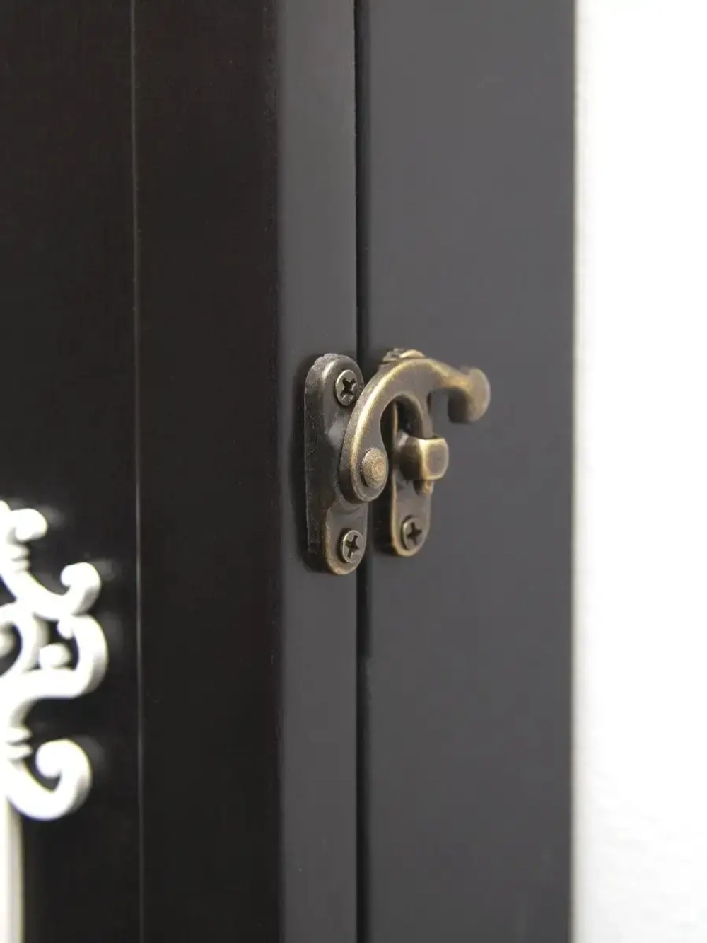 Ключница настенная в прихожую закрытая