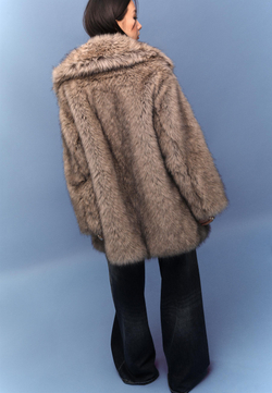 STRADIVARIUS Искусственная шуба стандартного кроя, каменный