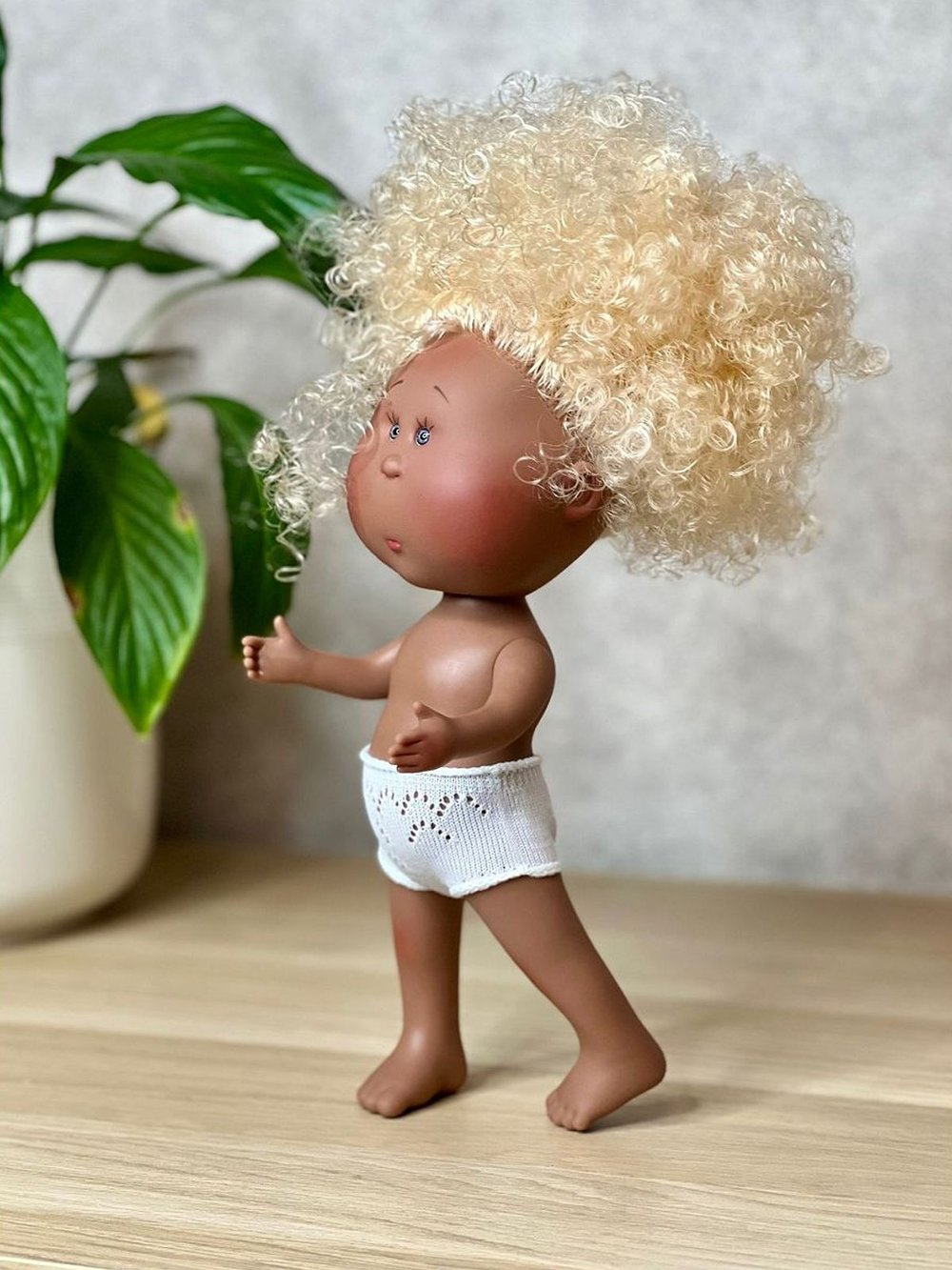 Кукла Nines виниловая 30см MIA без одежды (3000W10A2)