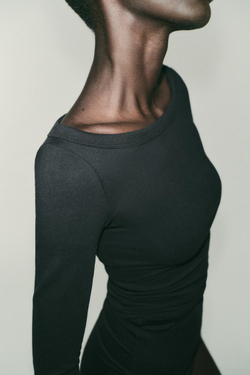 ZARA ФУТБОЛКА С ВЫРЕЗОМ «ЛОДОЧКА», ЧЕРНЫЙ