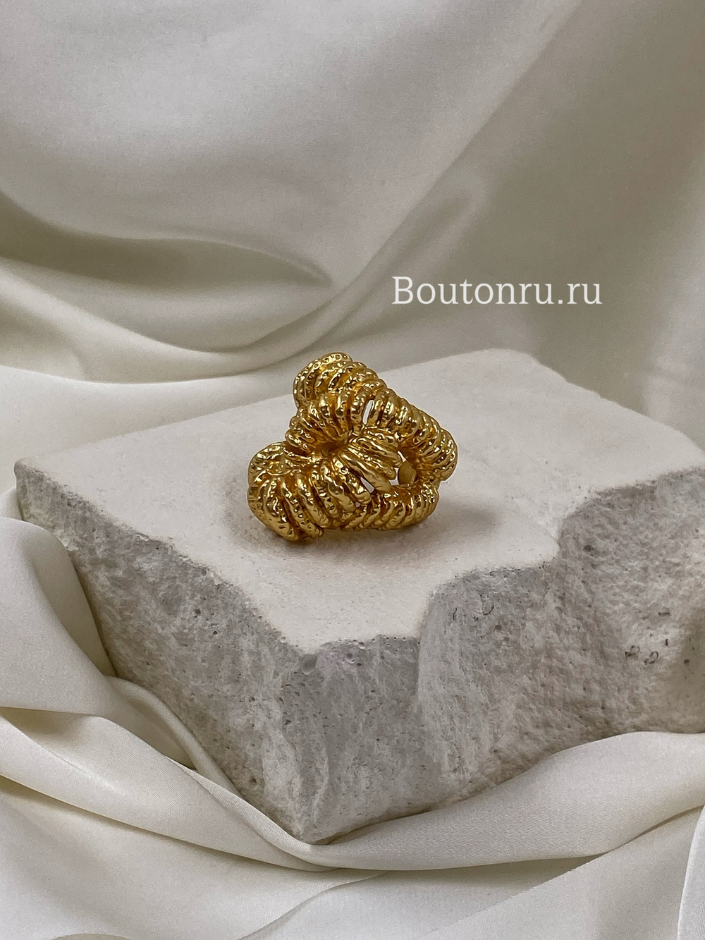 Кольцо объемное Скиапар. "Золотая пружинка"