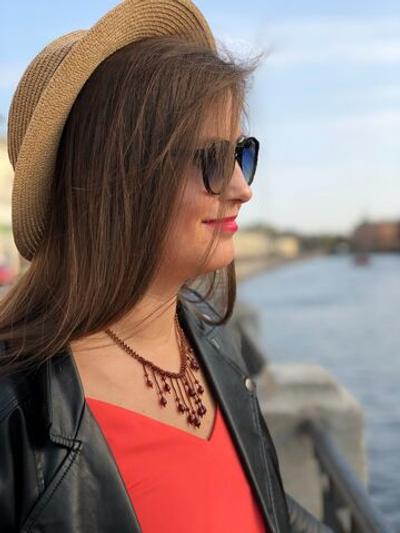 Колье из бисера ручной работы с камнем Гранат (гессонит)