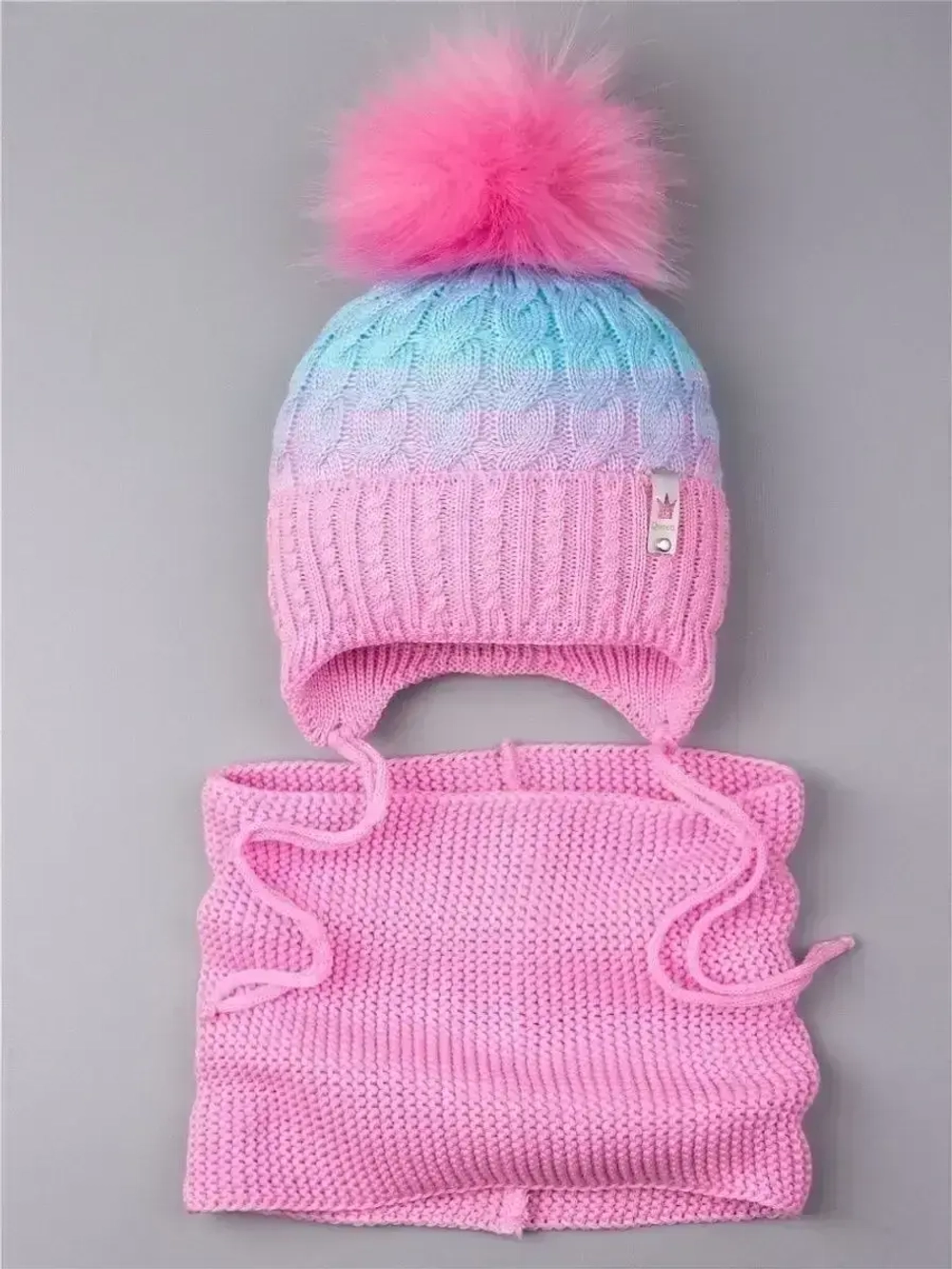 Шапка зимняя вязаная с помпоном и снуд для девочки