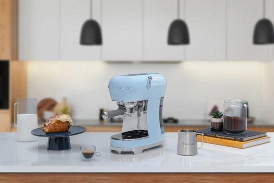 Кофемашина-эспрессо Smeg ECF02PBEU , голубой