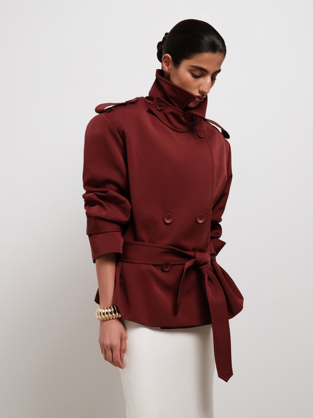 Укороченный тренч с заниженной посадкой