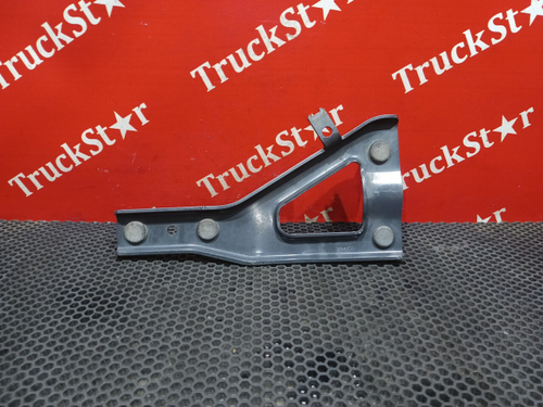 Кронштейн брызговика левого 2021г.