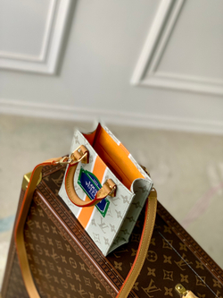 Louis Vuitton Petit Sac Plat