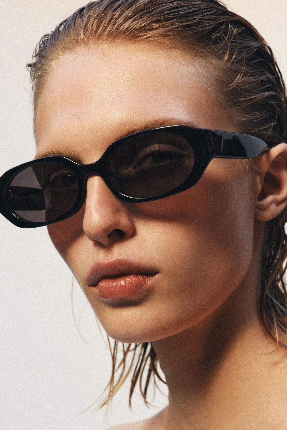 ZARA СОЛНЦЕЗАЩИТНЫЕ ОЧКИ ОВАЛЬНОЙ ФОРМЫ, ЧЕРНЫЙ