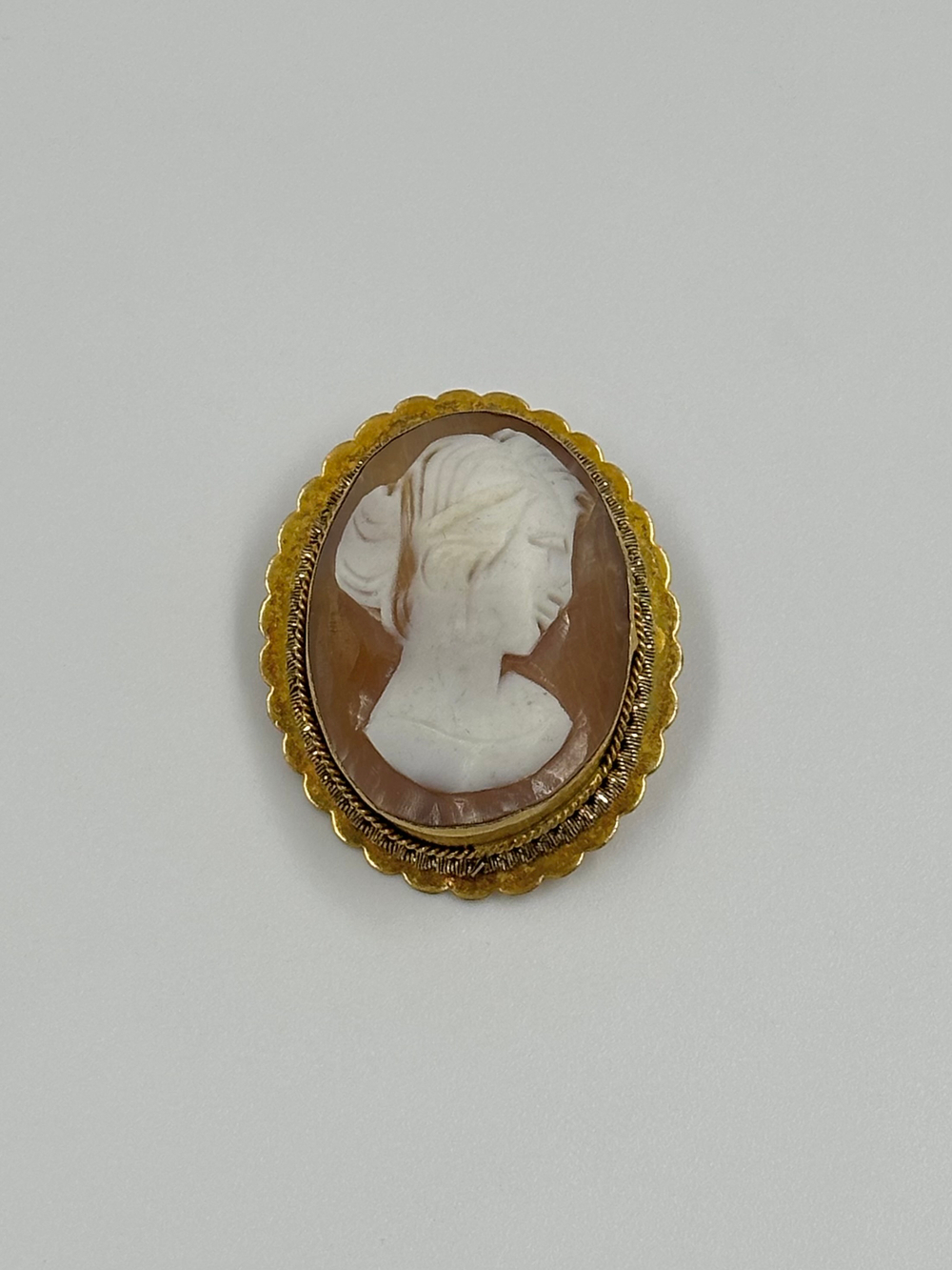 Брошь Камея на раковине