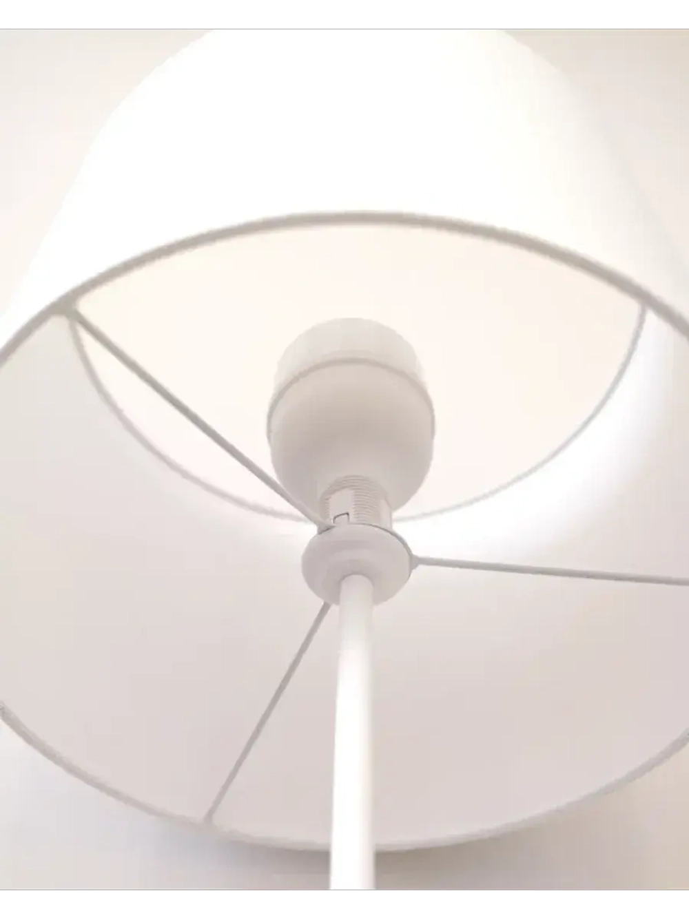 Торшер напольный с абажуром в гостиную современный