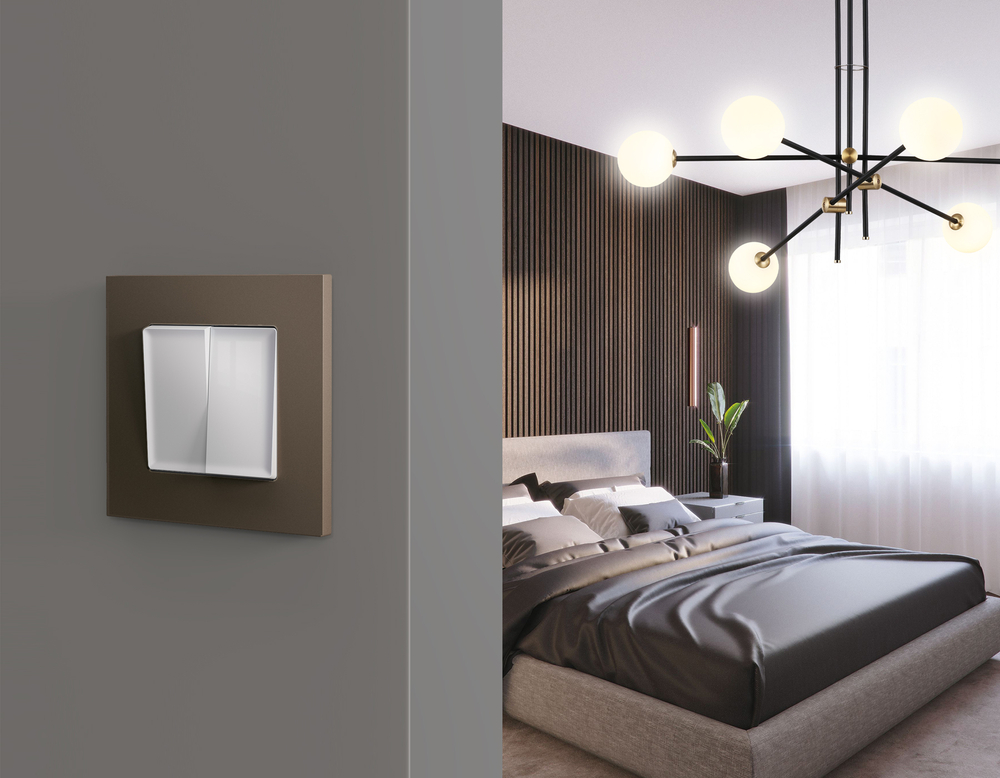 AF250633 Рамка ALFA Qubi (Темная бронза матовый) 3-ая