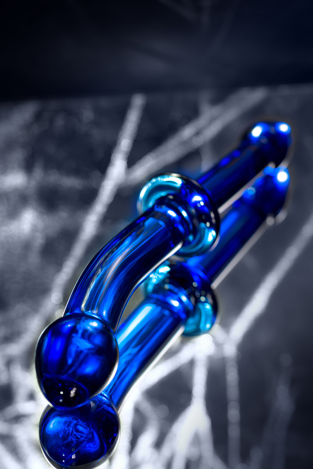 Фаллоимитатор двухсторонний стеклянный синий 24 см