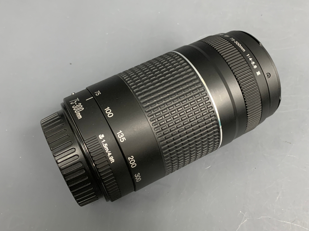 Canon EF 75-300mm 4-5.6 III царапина на линзе