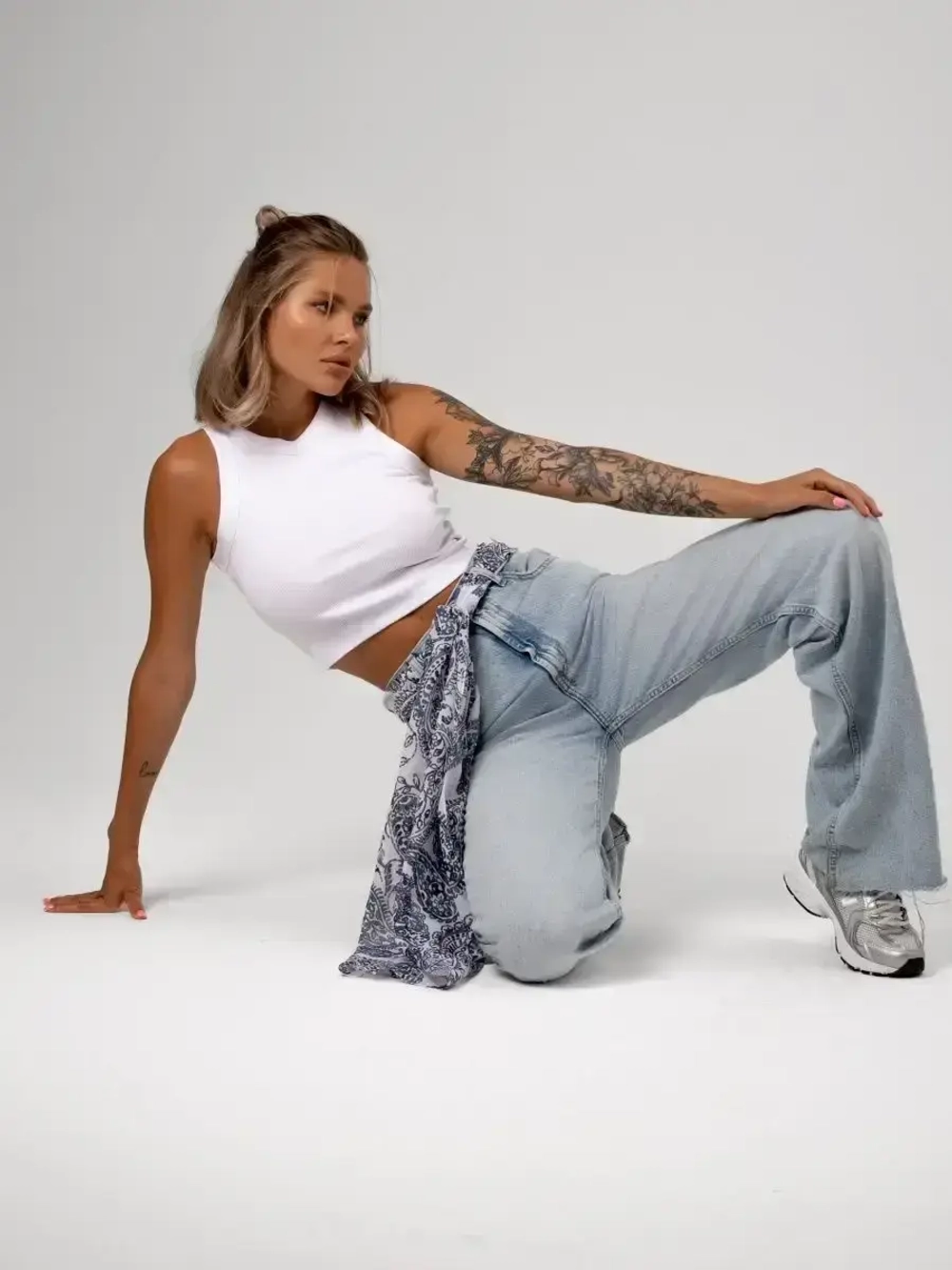 Белый кроп топ укороченный под пиджак