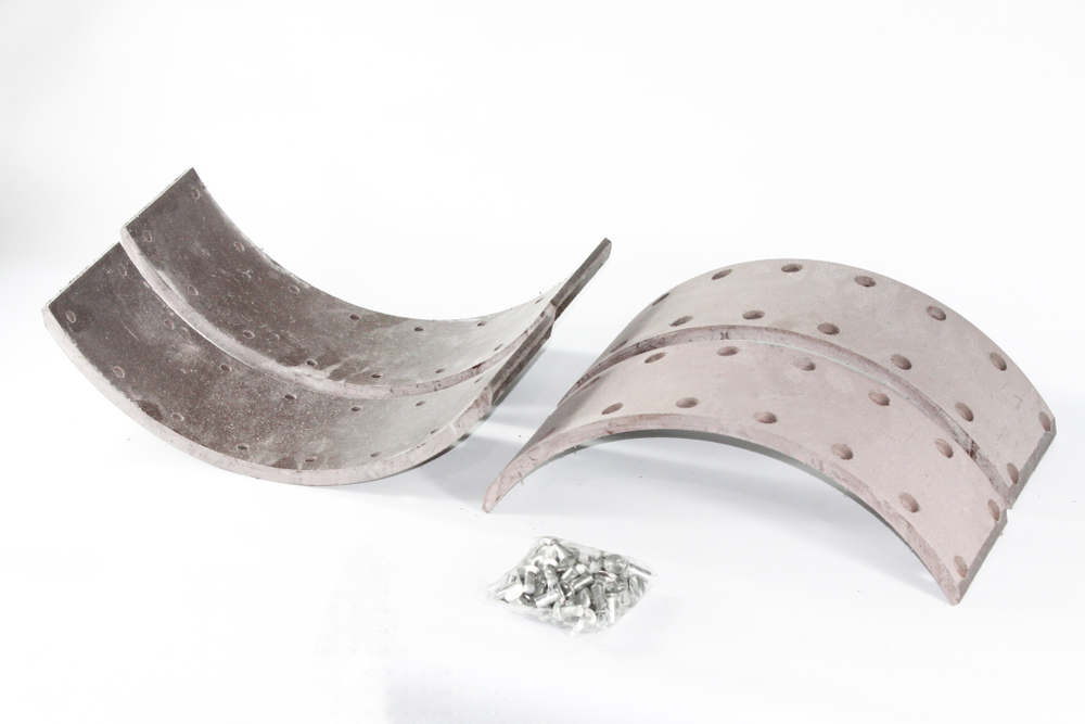 Рем. комплект тормозных накладок а/м УРАЛ-375 стар. обр.  (Сверл./с заклёпками/ширина 120мм./ к-т 4 шт.)