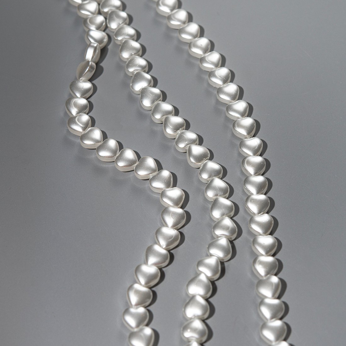 Хрустальный жемчуг в форме сердечек, белый 7,8*8,4мм